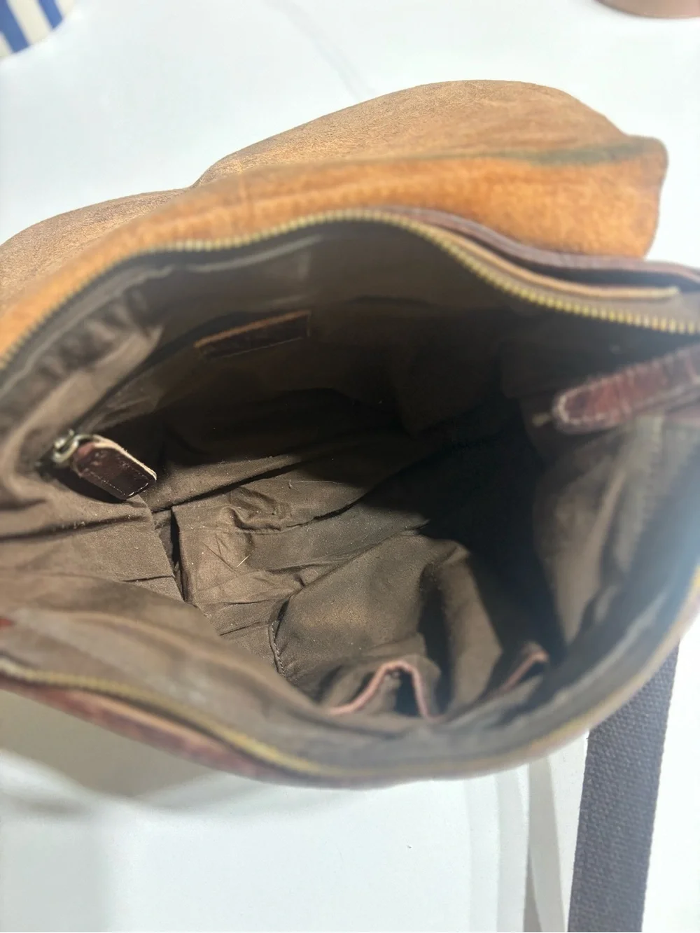 ⭐️ Genuine Leather ⭐️ Crossbody Bag - good condition
